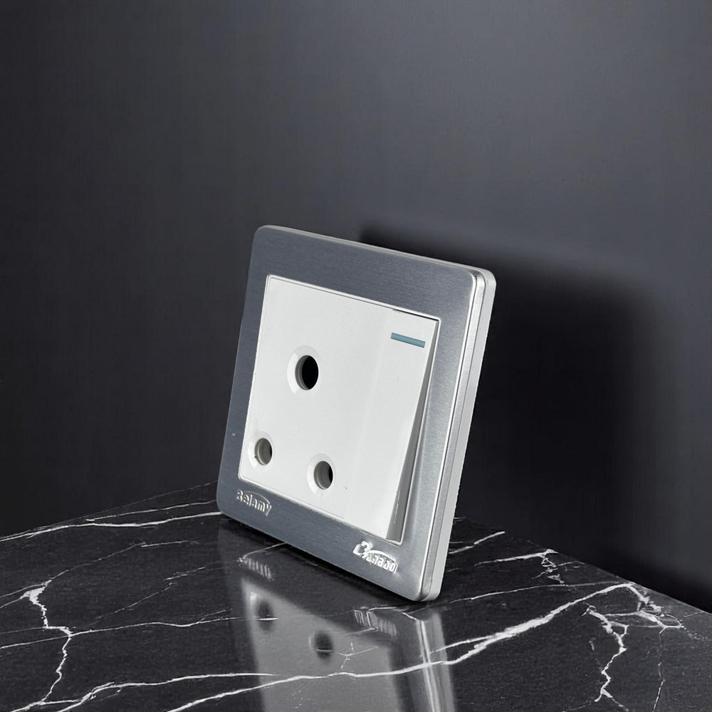 Belamy LK7 LANBAO 3-pin round socket with rocker switch, indicator strip and grey-white finish, model BE-165-SW.