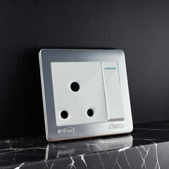 Belamy LK7 LANBAO 3-pin round socket with rocker switch, indicator strip and grey-white finish, model BE-165-SW.