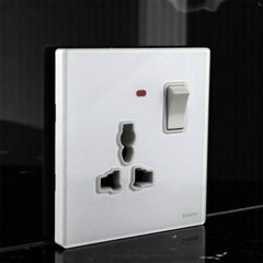 Belamy white 3-pin socket with separate rocker switch and red indicator light, model BE-154-SW.